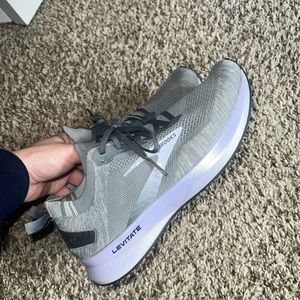 Brooks Levitate 4